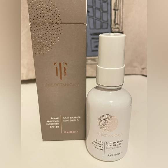 True Botanicals Broad Spectrum Sunscreen SPF 30 oily skin - Picture 3 of 5